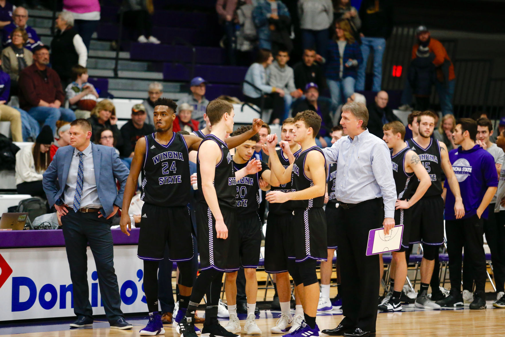 WSU MBB vs Wayne State 5